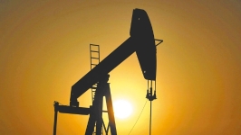 地缘冲突反复拉锯！沙特能源设施遇袭，油价两日上涨难掩单周重挫