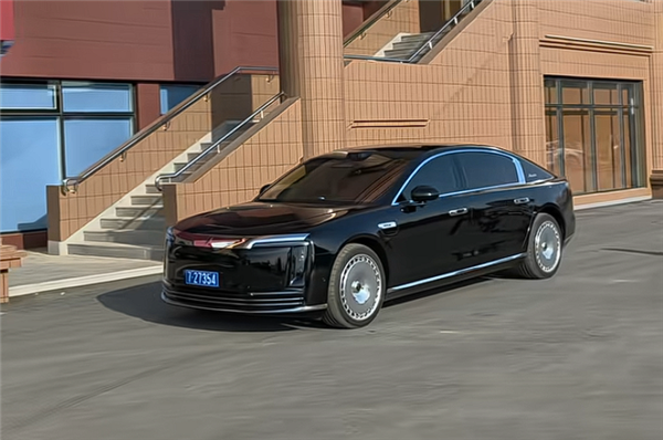 中国百万豪车尊界S800现身朝鲜平壤:车牌号非比寻常