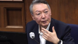 韩国前总统尹锡悦夫妇时隔9个月法庭相见，细节披露：他眼眶泛红凝视妻子，不时抹泪