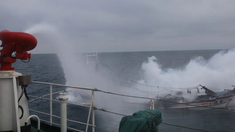 渔船火情被扑灭