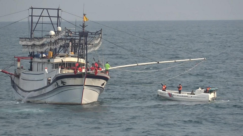 向附近渔船了解情况