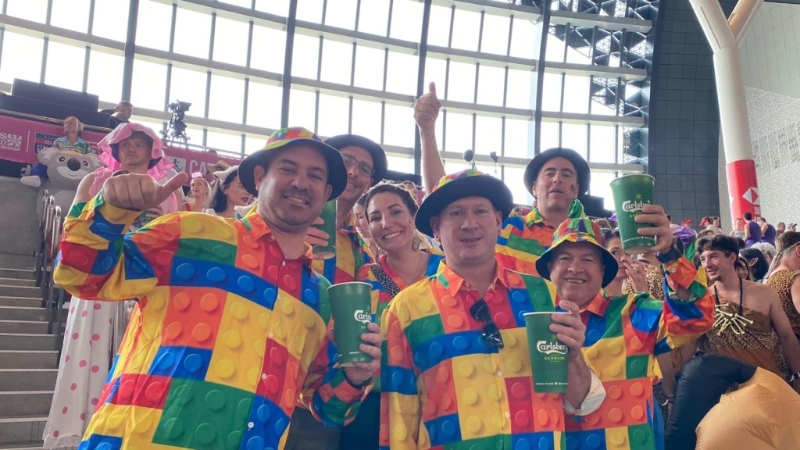 球迷精心打扮入场。