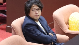 沈伯洋被推坑？郭正亮酸“这绿委”不敢选北市长狂吹捧：我真是服了