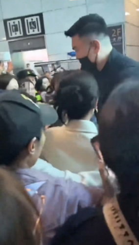 有网民指赵雅芝的人身安全受威胁。