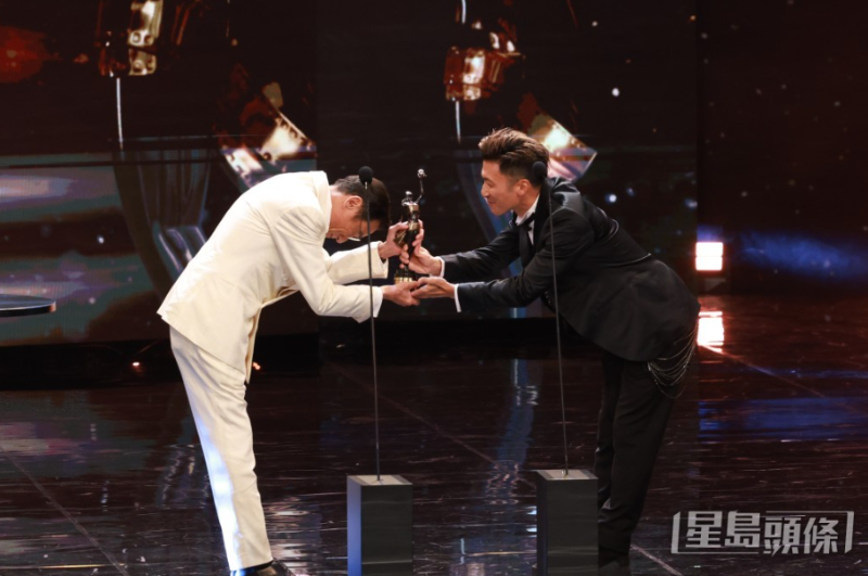 梁家辉凭借《捕风追影》中的精湛演出，第五度荣登金像奖影帝宝座。