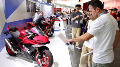 爆红海外首登广交会