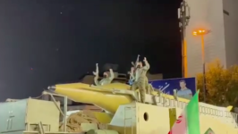 伊朗公开展示对美以作战导弹，并宣布下周三举行“展现国家力量”的大游行