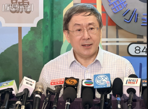 政务司副司长卓永兴会见传媒。