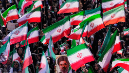 纽时：伊朗领袖“脸部严重烧伤”，说话困难需整容