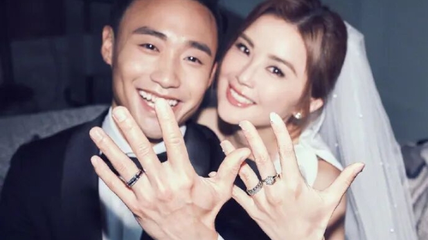 阿Sa蔡卓妍官宣与健身教练林俊贤结婚，男方比她小10岁，阿娇钟欣潼发文祝福