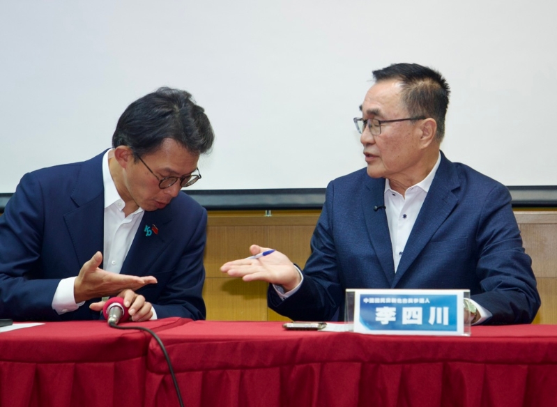 李四川（右），民众党黄国昌（左）