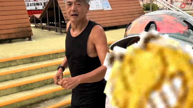 周润发跑步被指瘦到脱相，一原因影响肌肉显苍老，外貌不敌同期一男星