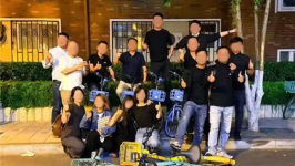 哈啰被曝“员工聚会脚踩青桔、美团单车，集体竖大拇指合照”，公司回应