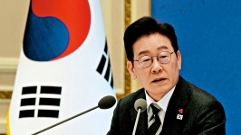 韩国总统李在明会见国务院副总理何立峰