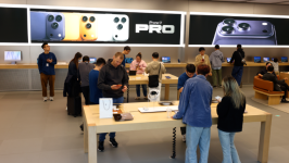 苹果官方突然降价，iPhone17 Pro二手价格反超新机