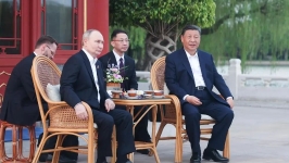 美俄元首一周内前后脚接连访华，罕见外交安排，为何如此？