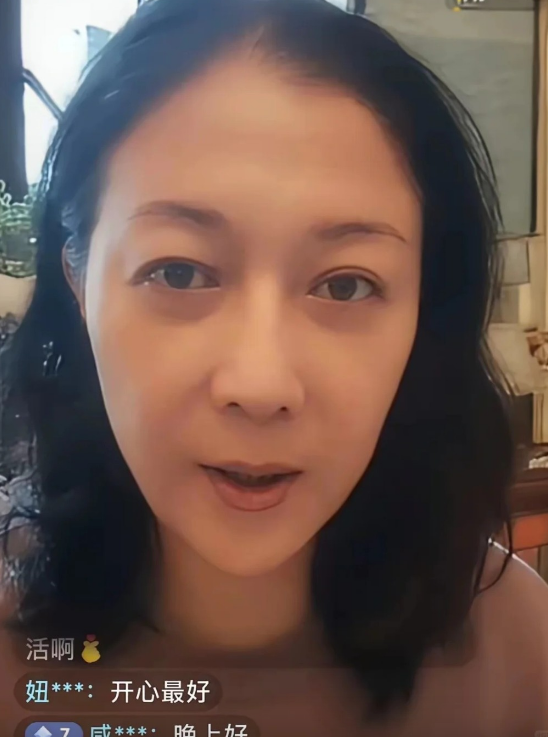 吴绮莉近日开直播,诉说跟女儿最新关系。 吴绮莉近日开直播,诉说跟女儿最新关系。