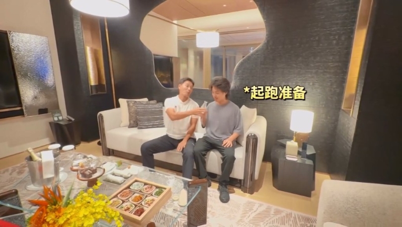 郭晋安与郭令山在澳门的酒店拍片，早前放到IG。