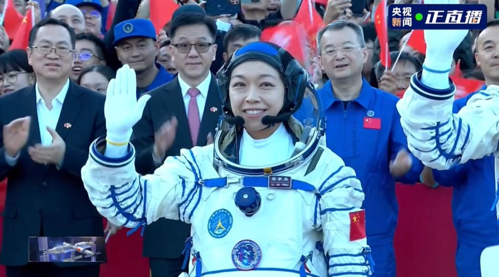 成为香港首名航天员的黎家盈出席出征仪式。央视截图 成为香港首名航天员的黎家盈出席出征仪式。央视截图