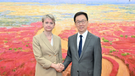 韩正会见英国外交大臣库珀