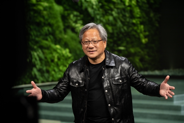 别想蒙混过关！美国点名黄仁勋：英伟达对华芯片去向必须交代清楚