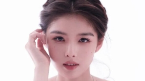 演员艾米参加高考婉拒同场考生签名合影遭吐槽
