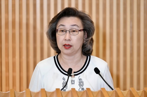 杨何蓓茵