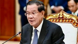 柬埔寨人民党主席、参议院主席洪森抵达北京，开始访华