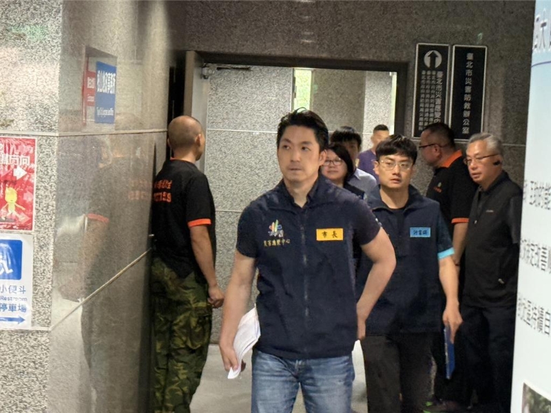 邱议莹任主炮手群攻蒋万安？